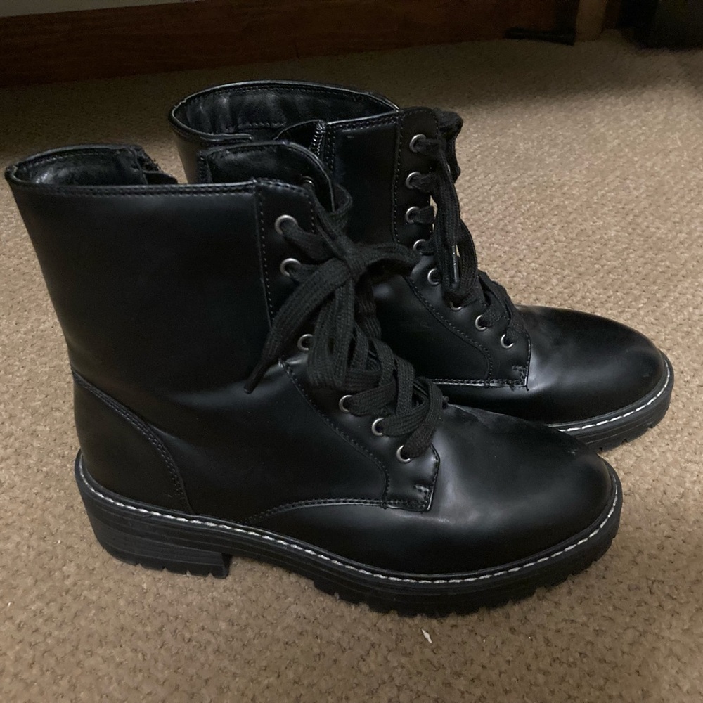 Sugar black combat boots women’s size 8, zip up and laces